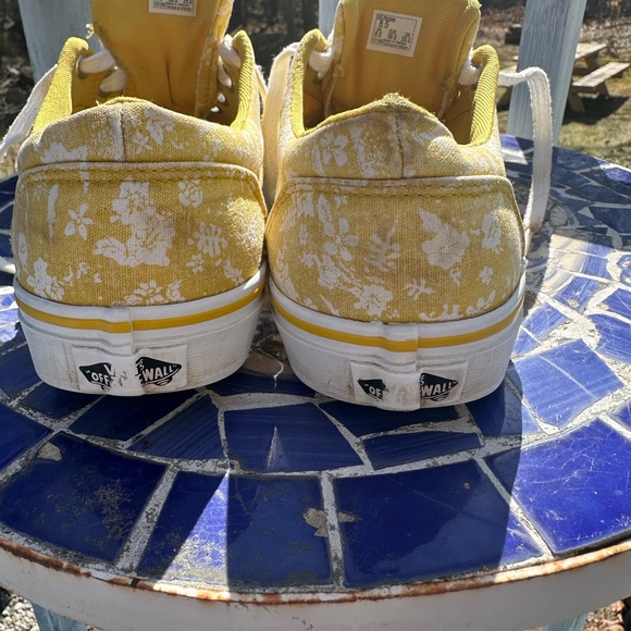 Vans - Picture 3 of 9